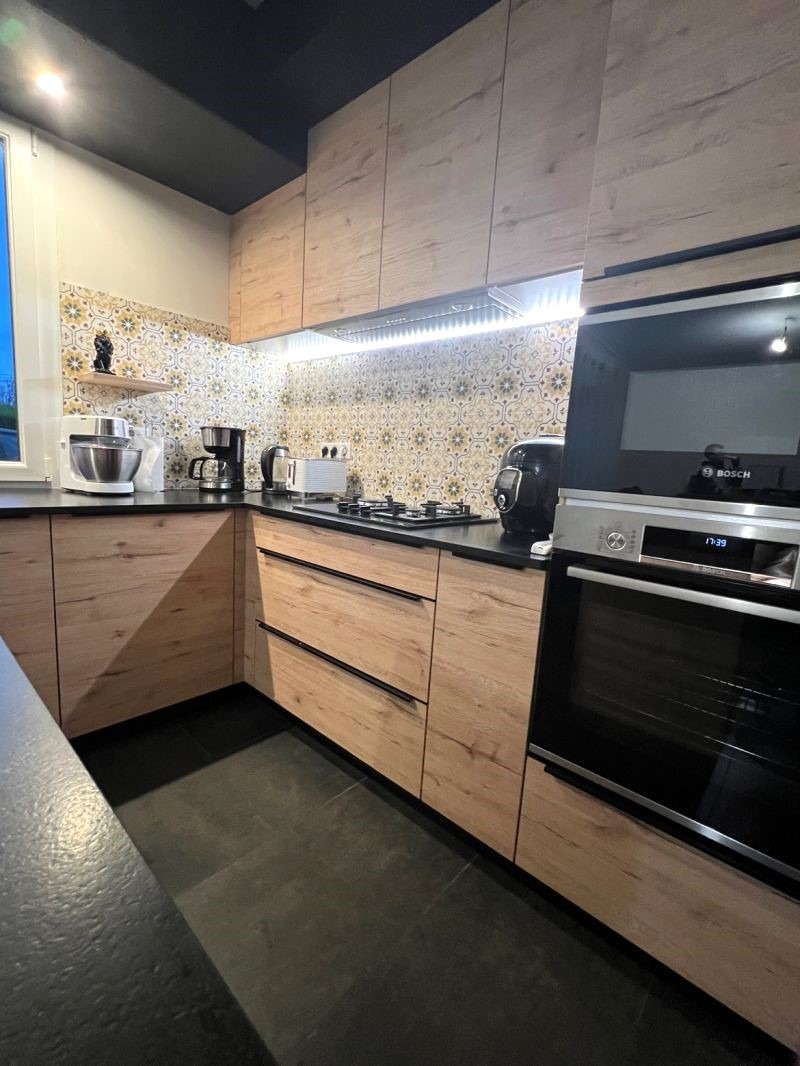 Réalisation d’une cuisine haut de gamme à Grandchamps-des-Fontaines près de Nantes par Cuisines de l’Erdre, avec mobilier Armony Cucine et finitions sur-mesure