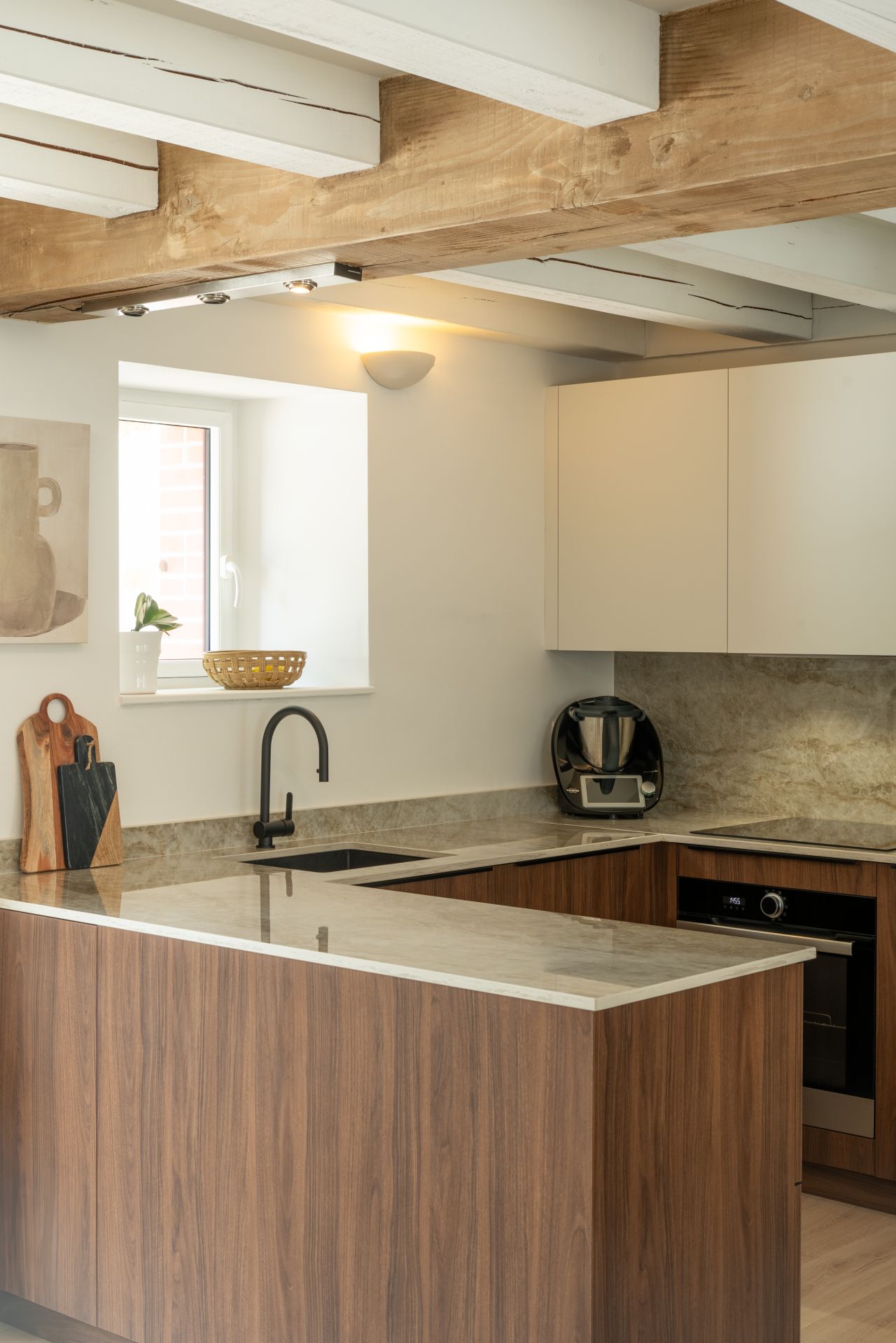 Aménagement de cuisine contemporaine ARMONY CUCINE avec électroménager Siemens près de Nantes